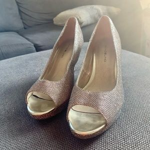 Bandolino peep toe pumps